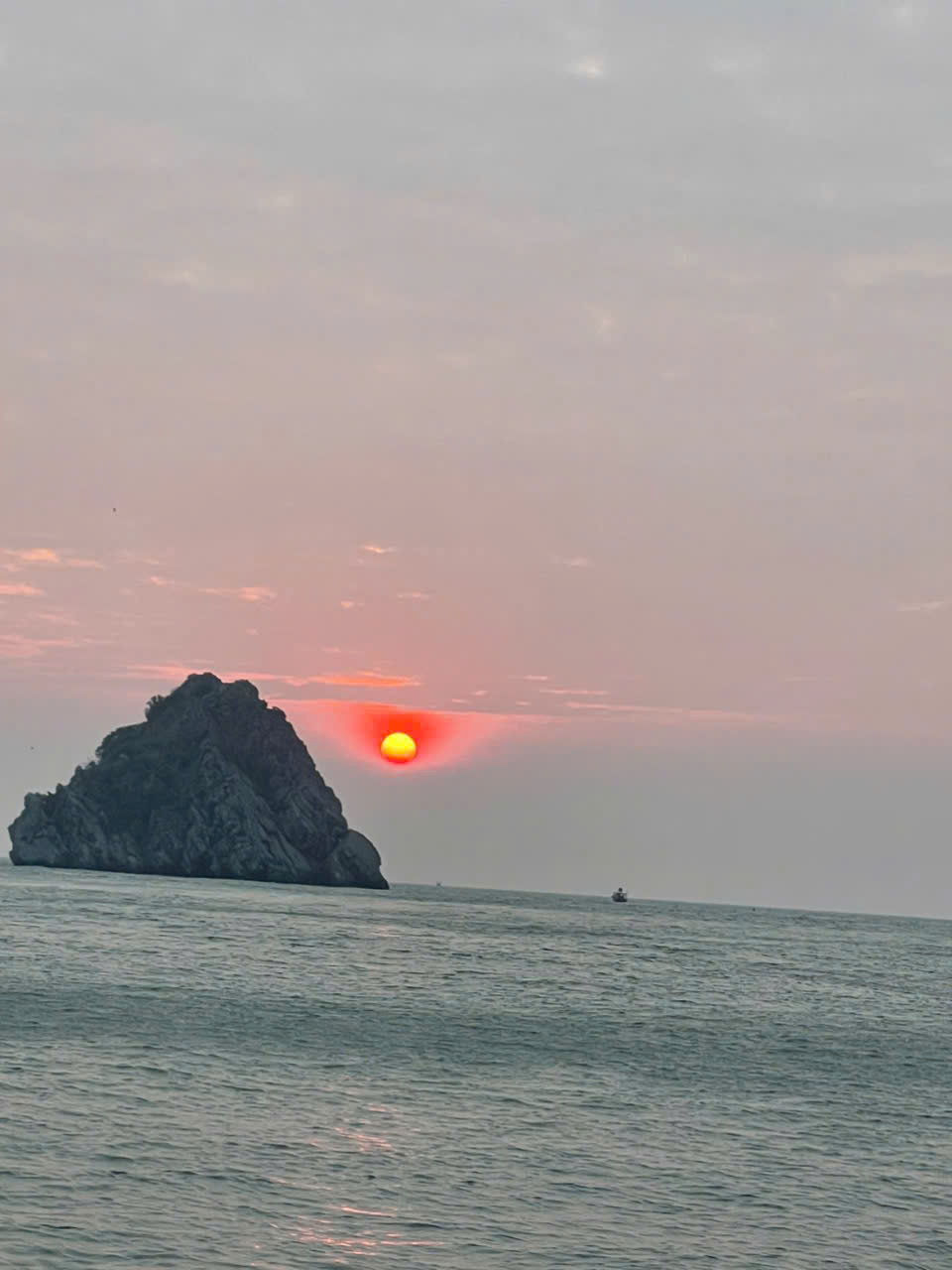 Early Morning Sunrise Tour of Lan Ha Bay