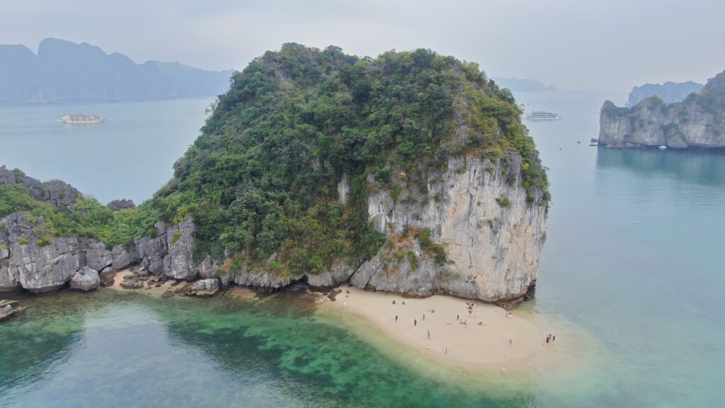 Ba Trai Dao Beach